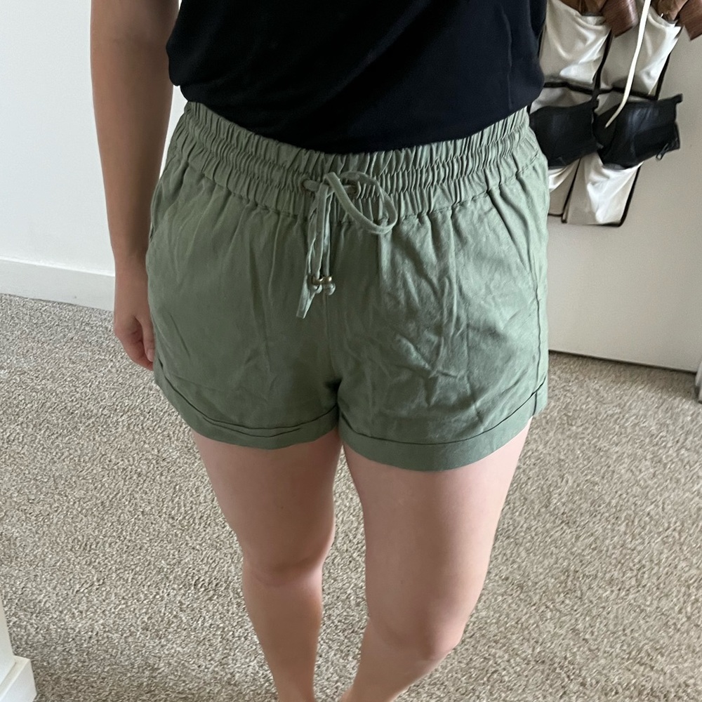 Olive green linen shorts - Picture 4 of 6